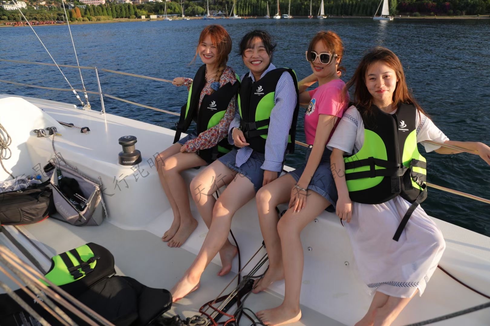 云南玉溪澄江海口撫仙湖帆船基地帆船體驗(yàn)活動/專業(yè)船長/可掌舵/升帆/迎風(fēng)轉(zhuǎn)向操作/單人/團(tuán)建體驗(yàn)?