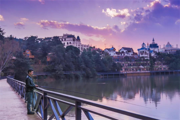 尋甸?鳳龍灣小鎮：城堡、森林、洞穴…一起前往童話世界！