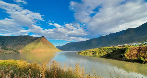 金沙傣鄉，一灣碧水