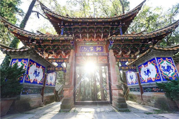 登臨武定獅子山，邂逅高原名山的云海和紅日！